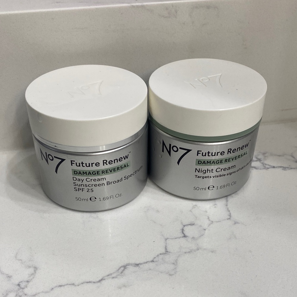 No7 Future Renew Damage Reversal Cream Set - Gray and Green